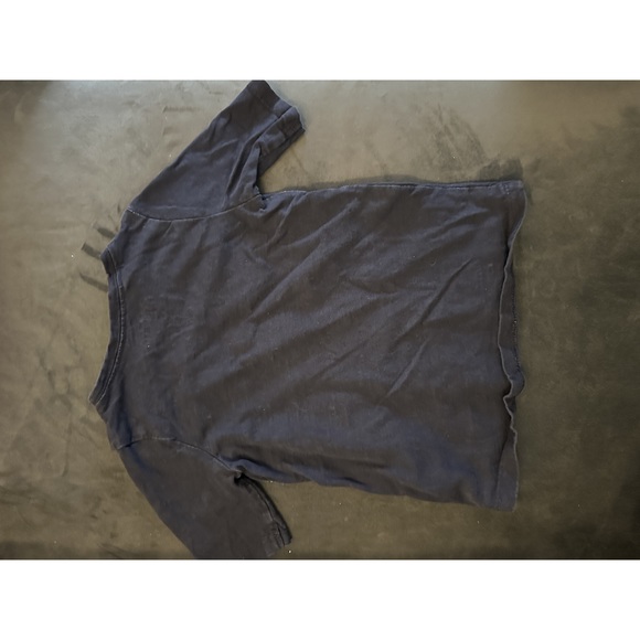 5/$10 OSHKOSH Navy blue t-shirt with sparkly polka dots 24 months - Picture 2 of 4